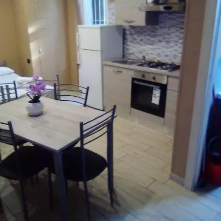 4 Camera Con Cucina Vicino Centro Citta Parcheggio Gratis Πάρμα